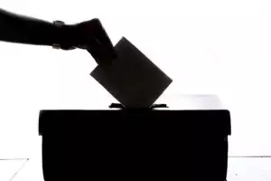 A Selic ficou parada, mas o crédito em 2027 está sendo precificado nesta semana (de eleições)